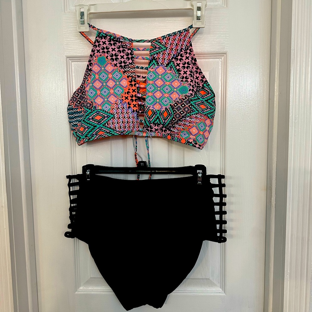 Catalina & Mossimo XL 2 piece swimsuit light padding bright geometric print